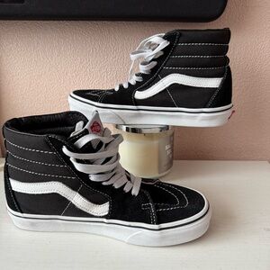 Vans Sk8-Hi Women’s Size 7 Shoes Black White Classic Unisex Sneakers High Top